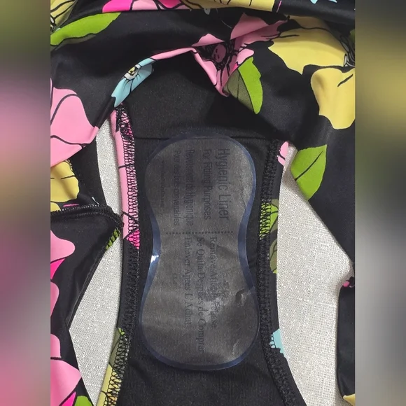 Victoria's Secret Floral Bikini Top & Botton Set - Picture 12 of 15